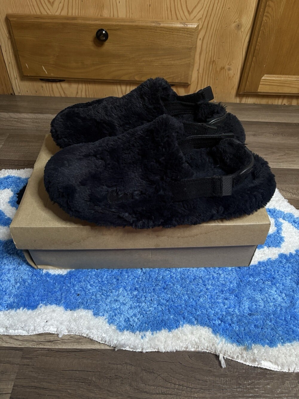 Nike Calm Mule SE Faux Fur Black Shoes Size 9 Women’s Damaged Box